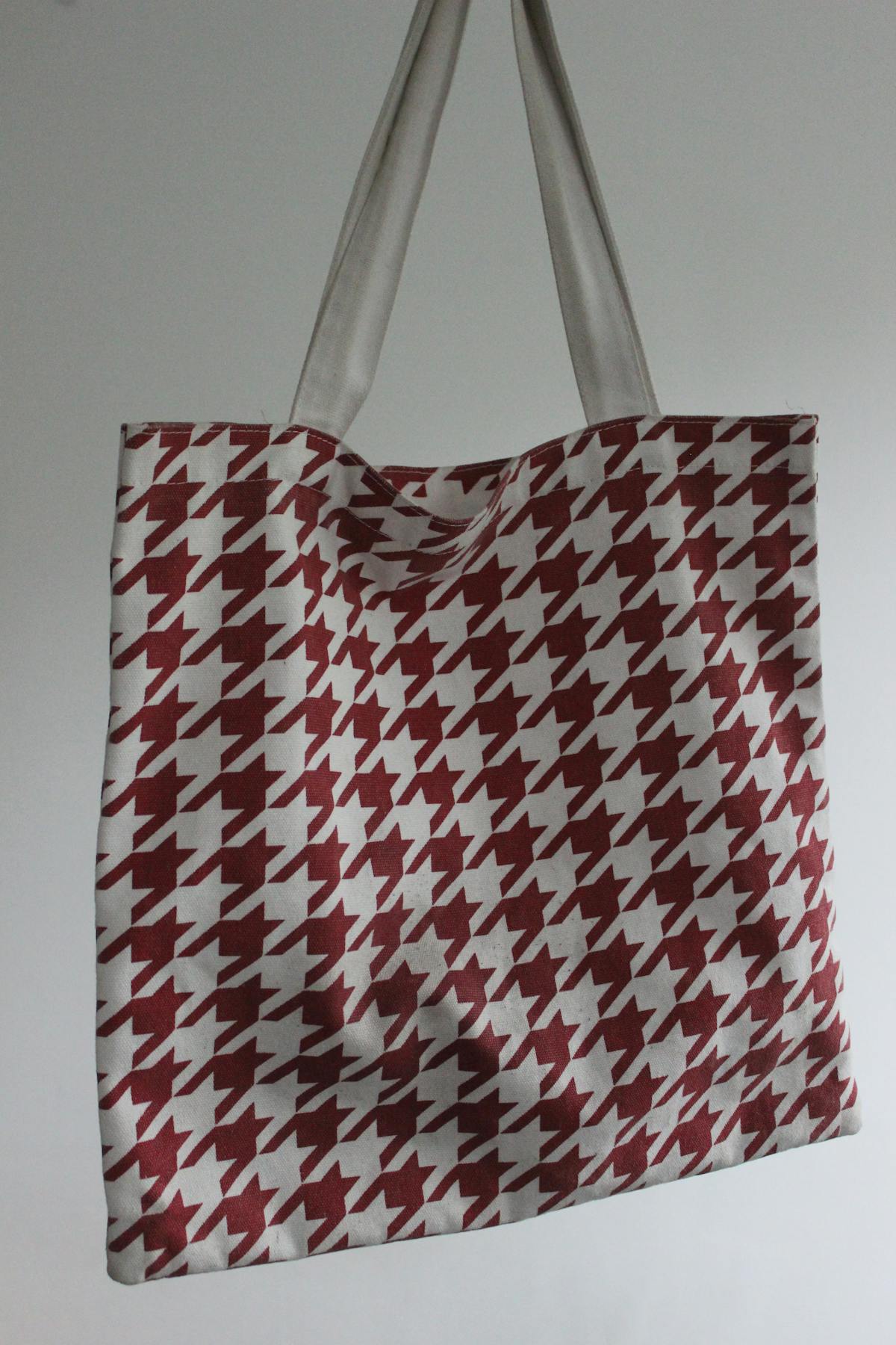 Linen tote bag with custom printed pattern